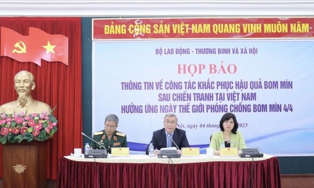 Khắc phục hậu quả bom mìn vì hòa bình và phát triển bền vững