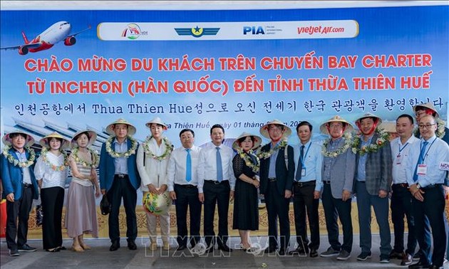 Chuyến bay đầu tiên từ Hàn Quốc đến Cảng Hàng không quốc tế Phú Bài