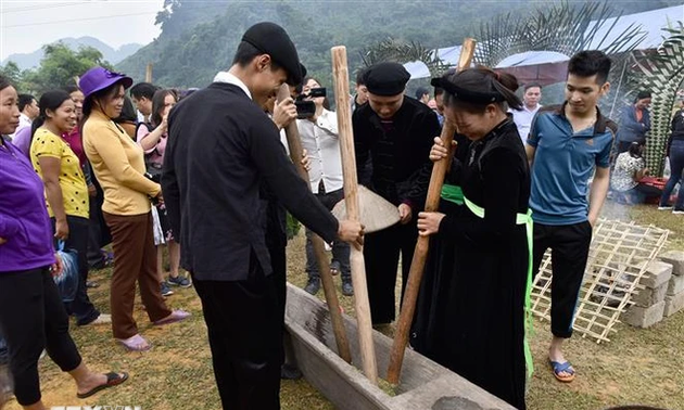 Lễ hội giã cốm - Nét văn hóa truyền thống đặc sắc của đồng bào Tày ở Tuyên Quang