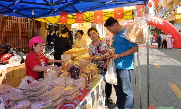 Ông Lương Xuân Hòa: Từ khi có Phố Việt Nam, cuộc sống bà con người Việt ngày càng tốt lên