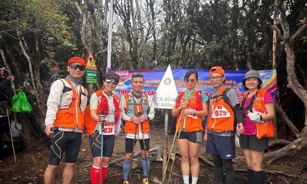 PhuSaPhìn (Tà Xùa) tỏa sáng cùng những bước chân trên mây