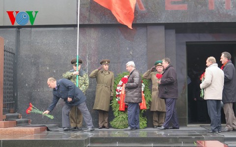 Представители КПРФ возложили венки к мавзолею В.И.Ленина 