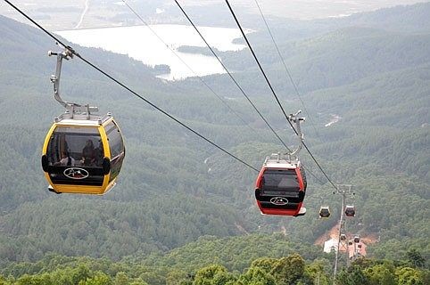 В Шапе была введена в эксплуатацию канатная дорога, ведущая на вершину Фансипан