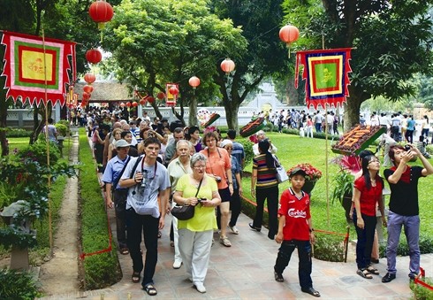 ជនវៀតណាមទៅទេសចរណ៍នៅវៀតណាម។