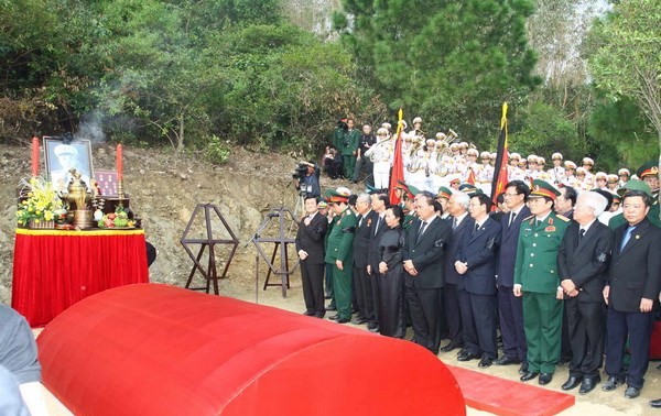 海外越侨代表团上香缅怀武元甲大将