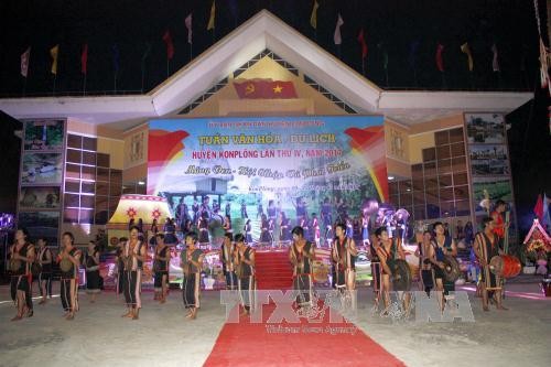 昆嵩省第四次旅游文化周开幕