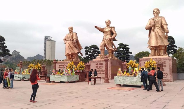 参观海防市白藤江遗迹区