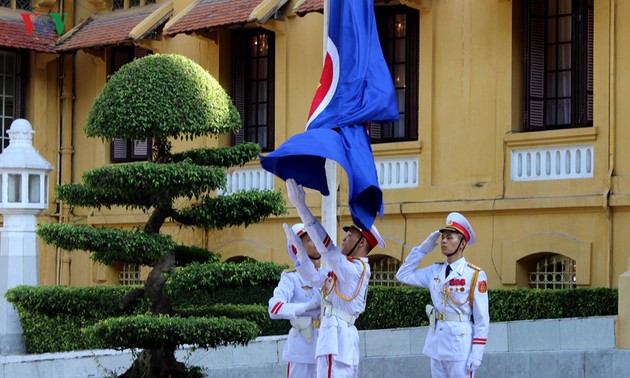 ពិធិបង្ហូតទង់ជាតិរំលឹកខួបលើកទី៥០នៃទិវាបង្កើតសហគមន៍អាស៊ាន