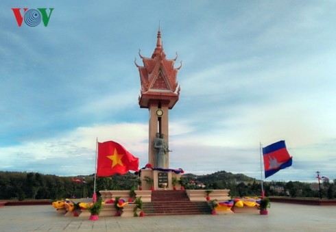 ពិធីសម្ពោធស្ដូបមិត្តភាពវៀតណាម - កម្ពុជានៅខេត្ត មណ្ឌលគិរី