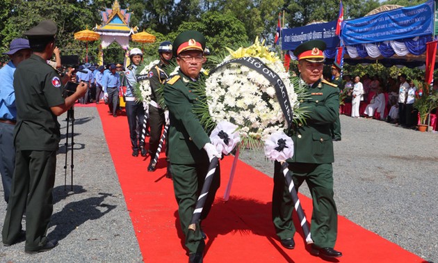 ធ្វើមាតុភូមិនិវត្តន៍អដ្ឋិធាតុកងទ័ពស្ម័គ្រចិត្ត និងអ្នកជំនាញវៀតណាម ដែល​បានពលីជីវិត​នៅខេត្ត កំពង់ឆ្នាំងប្រទេសកម្ពុជា