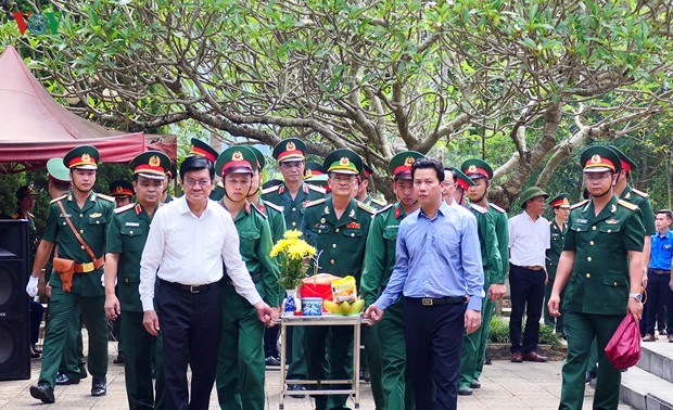 អតីតប្រធានរដ្ឋ លោក Truong Tan Sang អញ្ជើញចូលរួមពិធីគោរពវិញ្ញាណក្ខន្ធយុទ្ធជនពលីនៅខេត្ត Ha Giang