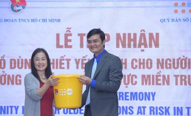 UNFPA ជួយឧបត្ថម្ភមនុស្សវ័យចំណាស់នៅខេត្ត នៅភាគ​កណ្ដាល ចំនួន ៣​ ដែលរងផលប៉ះពាល់ដោយសារជំនន់ទឹកភ្លៀង