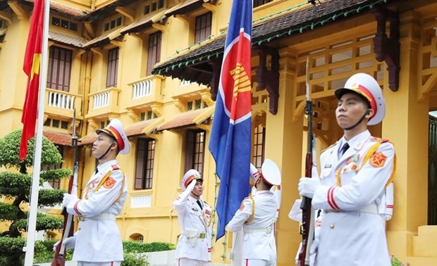 វៀតណាមរួមជាមួយបណ្តាប្រទេសអាស៊ានជំនះពុះពាររាល់ឧបស័គ្គនិងរឹងមាំបោះជំហានអភិវឌ្ឍន៍