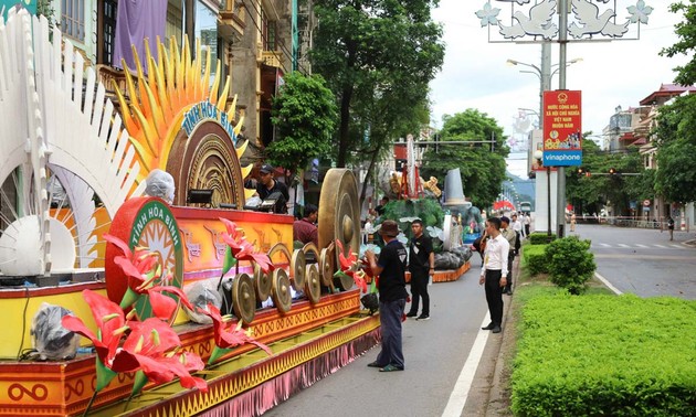 ពិធីបុណ្យ Carnival  Hoa Binh ឆ្នាំ ២០២២​