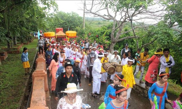 ទិវាបុណ្យ “សម្រស់​និទាឃរដូវលើគ្រប់ទិសទី​នៃ​មាតុភូមិ“៖ លើក​តំគើង​សម្រស់ស្អាតនៃ​វប្បធម៌បណ្ដាជនជាតិ