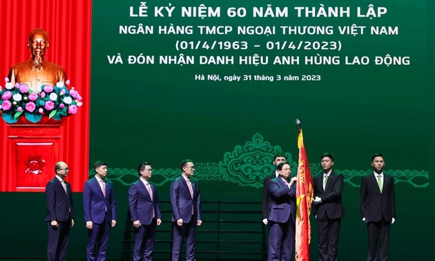 នាយករដ្ឋមន្ត្រី លោក Pham Minh Chinh៖ ធនាគារ Vietcombank ត្រូវលើកកម្ពស់តួនាទីសំខាន់របស់ខ្លួន