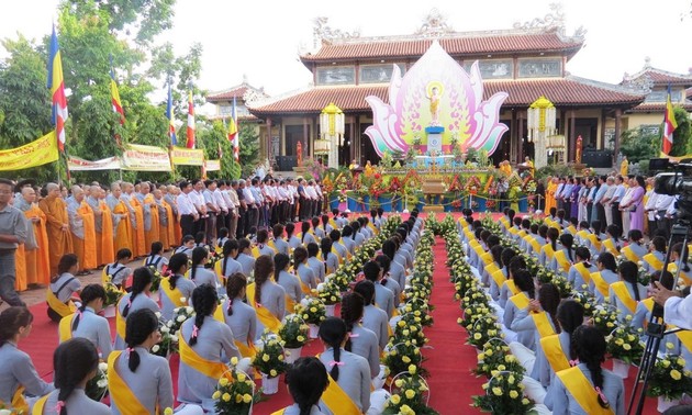 រដ្ឋគោរពនិងការពារសេរីភាពនៃជំនឿ និងសាសនារបស់ប្រជាជនគ្រប់រូប