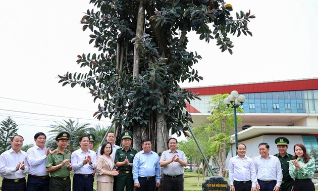 នាយករដ្ឋមន្ត្រី Pham Minh Chinh អញ្ជើញទៅទស្សនាច្រកទ្វារព្រំដែន Huu Nghi និងសិក្សាគម្រោងមួយចំនួននៅខេត្ត Lang Son