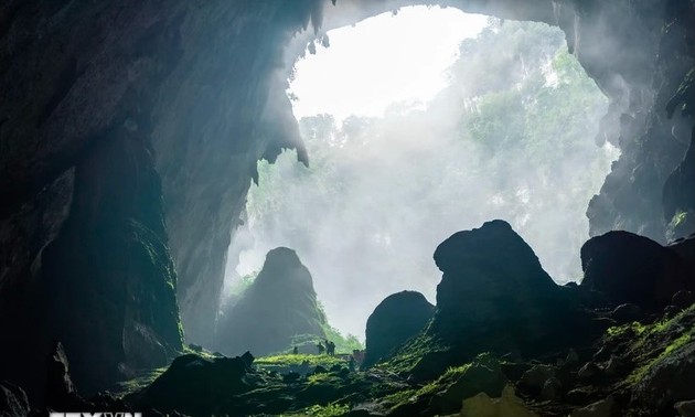 គុហារ Son Doong ស្ថិតនៅក្នុងចំណោមទីតាំងគួរឲ្យទាក់ទាញក្រោមដីដ៏ស្រស់ស្អាតបំផុតទាំង ៧ នៅលើពិភពលោក