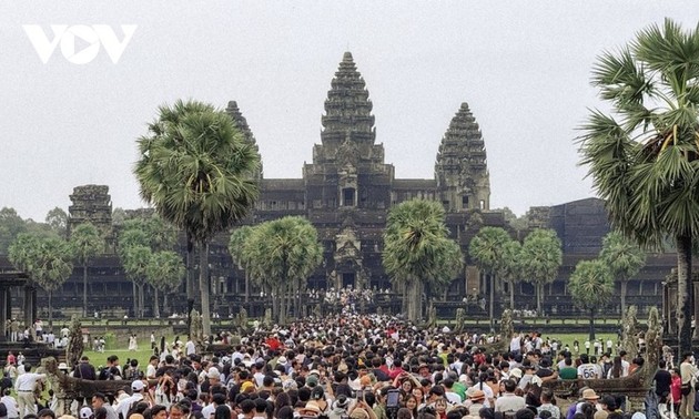 វិស័យ​ទេសចរណ៍​កម្ពុជាវិល​ទៅ​រក​ភាពប្រសើរដូច​មុនពេល​មាន​ជំងឺកូវីដ-១៩ ដោយចំនួន​​ភ្ញៀវកើន​ឡើង​ជាលំដាប់​