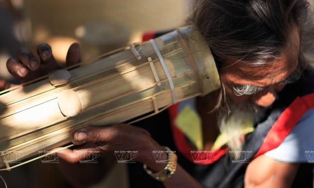រក្សាសំឡេងចាប៉ីលាន់លឺរន្ទឺជារៀងរហូត