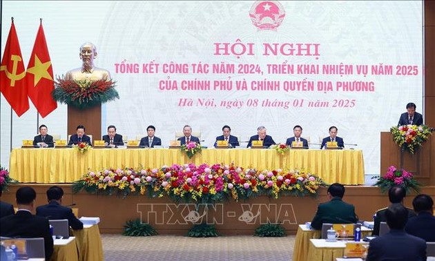 Hội nghị tổng kết công tác năm 2024, triển khai nhiệm vụ năm 2025 của Chính phủ và chính quyền địa phương