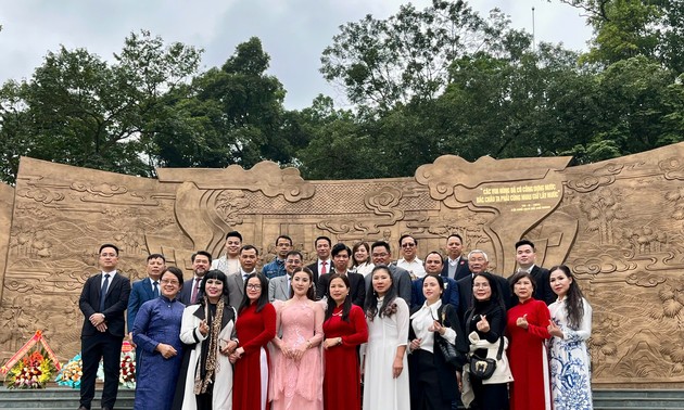 Kiều bào về với cội nguồn dân tộc