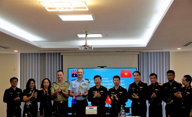 Australia hands over malariamolecular identification equipment to Vietnam