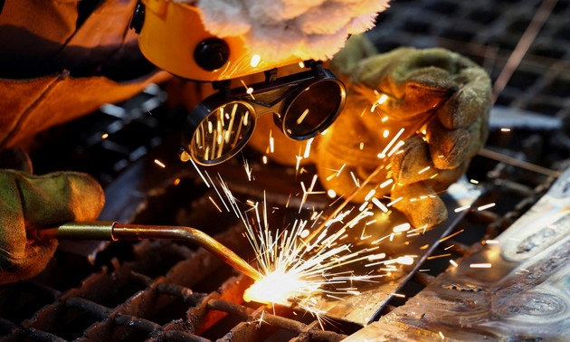 Trump to raise steel and aluminum tariffs on hundreds of goods