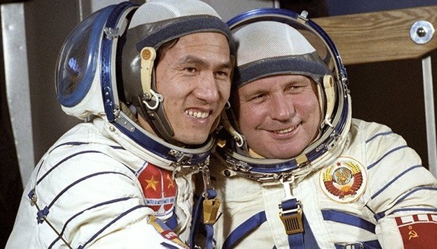 Празднование Дня космонавтики во Вьетнаме