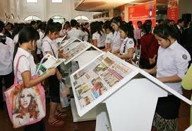 การเปิดงานนิทรรศการหนังสือเกี่ยวกับความสัมพันธ์มิตรภาพระหว่างเวียดนามกับลาว    