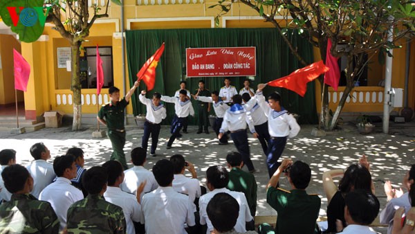 เสียงเพลงบนหมู่เกาะ Trường Sa