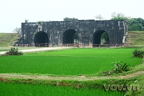 มรดกโลกกำแพงราชวงศ์ Hồ ในจังหวัดThanh Hóa 