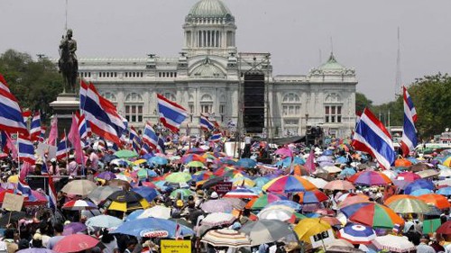 กองทัพไทยประกาศยุบวุฒิสภา