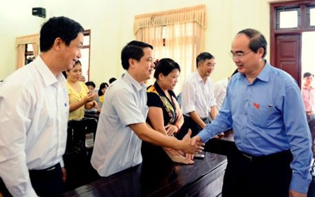 ประธานแนวร่วมปิตุภูมิเวียดนามมีการพบปะกับผู้มีสิทธิ์เลือกตั้งจังหวัดบั๊กยาง