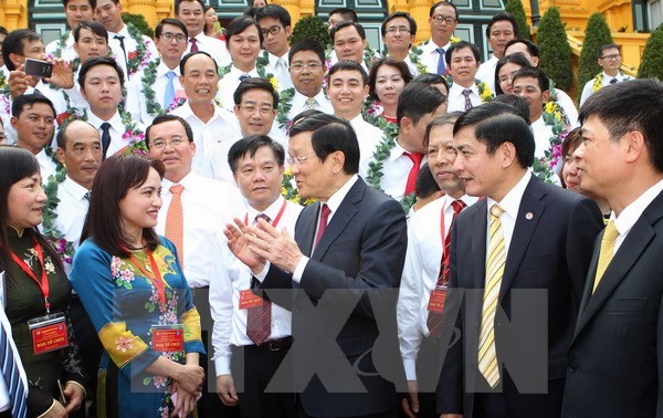 ประธานประเทศเจืองเติ๊นซางพบปะกับเจ้าหน้าที่ดีเด่นของหน่วยงานปิโตรเลียม   