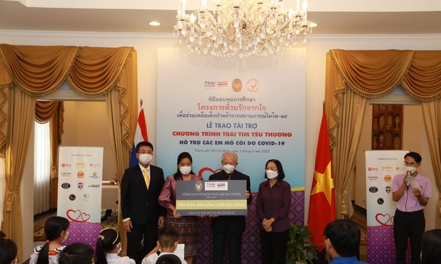 “ด้วยรักจากใจ” จากชุมชนชาวไทยสู่เพื่อนชาวเวียดนาม |  