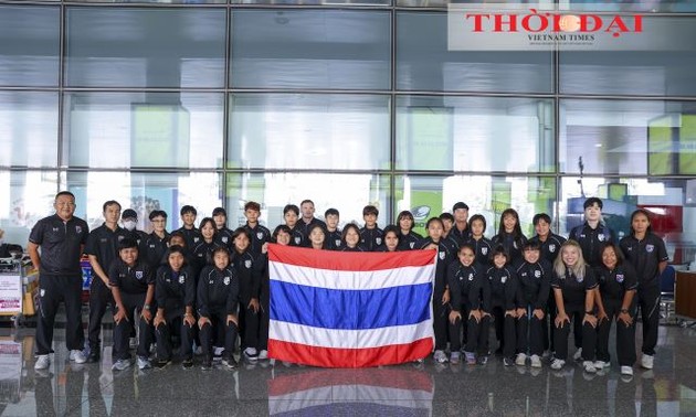 ทีมฟุตบอลหญิงยู 17 ของไทยถึงเวียดนามเพื่อเข้าร่วมการแข่งขันฟุตบอลกระชับมิตร