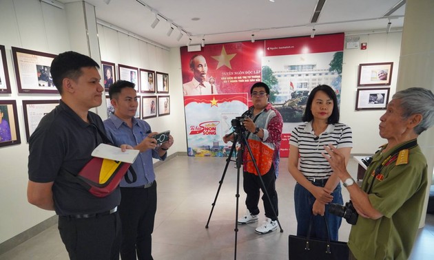 คณะสื่อไทยรายงานข่าวเกี่ยวกับภาพลักษณ์ด้านอุตสาหกรรม ประวัติศาสตร์ และสังคมเวียดนาม 