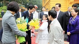 Vietnam, Japan PMs hold talks in Hanoi