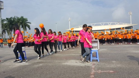 3,000 people walk to support AO victims