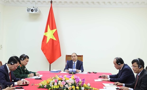 Vietnamese, Cambodian PMs hold online talks to intensify relations