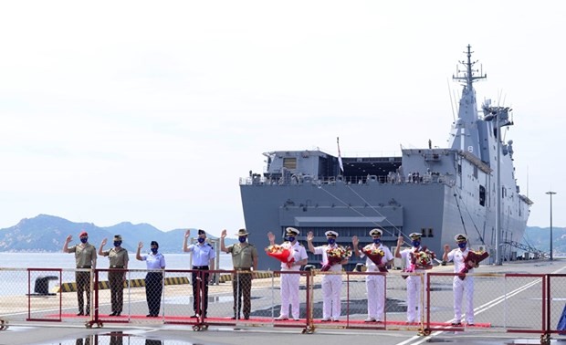 Three Australian warships visit Vietnam