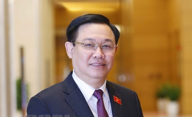 Top legislator leaves Hanoi for visits to Australia, New Zealand