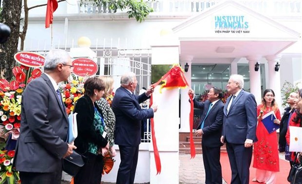French Senate President inaugurates headquarters of French Institute in Vietnam