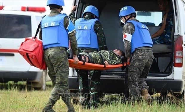 Vietnamese, foreign peacekeepers show off emergency response skills