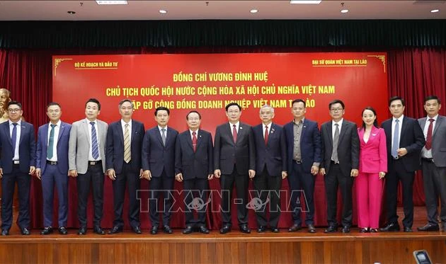 NA Chairman meets with Vietnamese business community in Laos