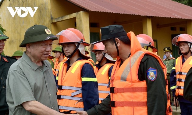 Top leader directs disaster recovery efforts in Tuyen Quang, Phu Tho