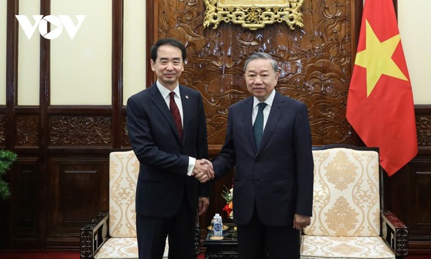 Top leader receives newly-appointed foreign ambassadors  ​