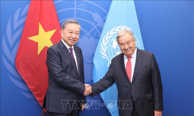 Vietnamese top leader meets with international organizations’ heads